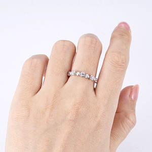 وعد زفاف من الشظية بخمسة أحجار من من 100 قيراط طقم خواتم مويسانيتي نسائي عصري مقطوع مستدير - Product Image 5