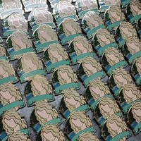 Metallhandwerk Musik-Star Niedliches Cartoon-Mädchen Benutzerdefinierter Anstecker Harter Anime Emaille-Anstecker mit Glitzer