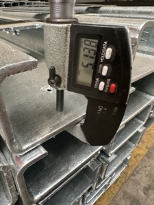 Tùy chỉnh chiều dài W chùm đường cao tốc hộ Lan Tôn sóng rào cản tai nạn đường cao tốc hộ Lan Tôn sóng với cường độ cao cho an toàn giao thông - Product Image 4