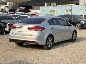 Berline compacte 2018 ARGENT Marque coréenne La nouvelle K3 Voiture à essence Économie de carburant Navigation Sièges chauffants Connectivité smartphone - Product Image 2