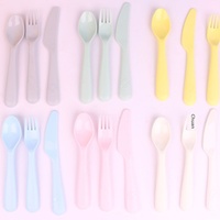 Ensemble cadeau de vaisselle jetable en plastique de style européen moderne pour enfants, comprenant assiettes, bols, gobelets et saladiers, couleur unie