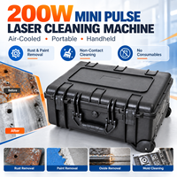 Machine de nettoyage au laser pulsé en valise noire 200W 300W pour l'élimination de la rouille, de la peinture et de l'huile en atelier