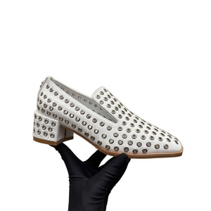 Chaussures pour femmes de luxe 2026, nouvelle collection <span class=keywords><strong>printemps</strong></span>-automne, en cuir véritable, à bout rond, à rivets, à talon épais et profond, couleur unie - Product Image 5