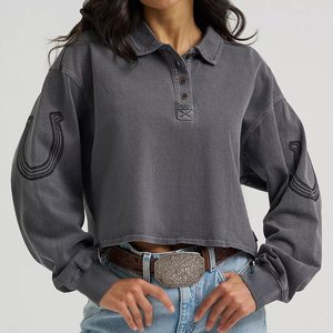 <span class=keywords><strong>Felpa</strong></span> da donna personalizzata <span class=keywords><strong>con</strong></span> ricamo <span class=keywords><strong>a</strong></span> ferro di cavallo in stile western, lavata, <span class=keywords><strong>con</strong></span> colletto <span class=keywords><strong>polo</strong></span>, bottoni, taglio corto, spalle scese e maniche <span class=keywords><strong>a</strong></span> sbuffo - Produttore - Product Image 1