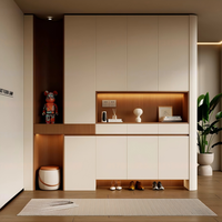 Meuble à chaussures gris flottant et tendance avec bandes LED pour l'entrée d'une maison contemporaine et la décoration intérieure