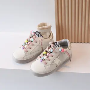 Sepatu kets kulit asli untuk anak perempuan, sepatu Sneakers kotor motif bintang permen, sepatu manik-manik berwarna baru lahir untuk anak perempuan