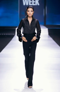 เสื้อเบลเซอร์สำหรับผู้หญิงพร้อมกางเกงสไตล์ทางการกางเกงขาบาน Nina ผ้าคุณภาพสูงเอนโซเวียดนามราคาโรงงาน - Product Image 2