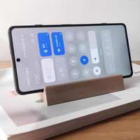 Support de téléphone portable en bois de hêtre durable, gravé, de forme irrégulière, au design moderne, pour une utilisation au bureau et à la maison