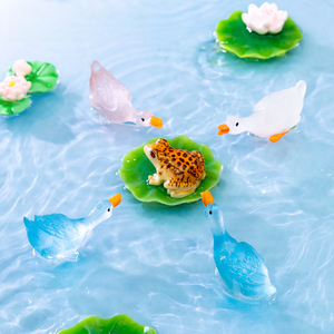 Piccolo ornamento da scrivania con decorazione da giardino con bambola luminosa carina creativa con Micro-paesaggio personalizzato - Product Image 4