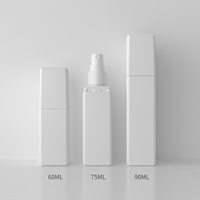 Personnalisable PE 60ml 75ml 90ml bouteille de pulvérisation de brume de soin de la peau blanche rechargeable de forme carrée avec bouchon