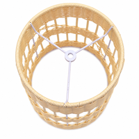 Abat-jour de table beige sur mesure en rotin tressé avec finition anti-humidité pour restaurant et salle à manger