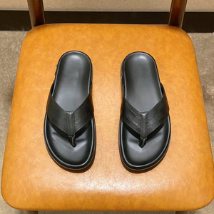 Sandalias planas casuales de verano para hombre y mujer, de PU negro sólido, con punta abierta, suela de EVA antideslizante, para exteriores. - Product Image 2