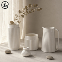 Ensemble de vases en céramique nervurée blanc mat ARM LVG Nordic, style moderne Wabi-sabi, pot à fleurs cannelé, carafe décorative pour la décoration de la maison, du bureau ou de la table
