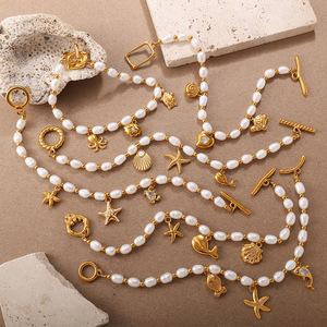 Pulsera con Perlas de Agua Dulce y Temática Oceánica, Chapada en Oro de 18K, con Colgantes Temáticos, Joyería para Uso Diario de Mujer - Product Image 1