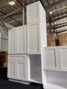 Mobili da <span class=keywords><strong>Cucina</strong></span> Moderni RTA Pronti da Montare, Mobile Base di Alta Qualità con Frontale a Grembiule, Legno Massello MDF Laccato Bianco con Anta a Cerniera - Product Image 3