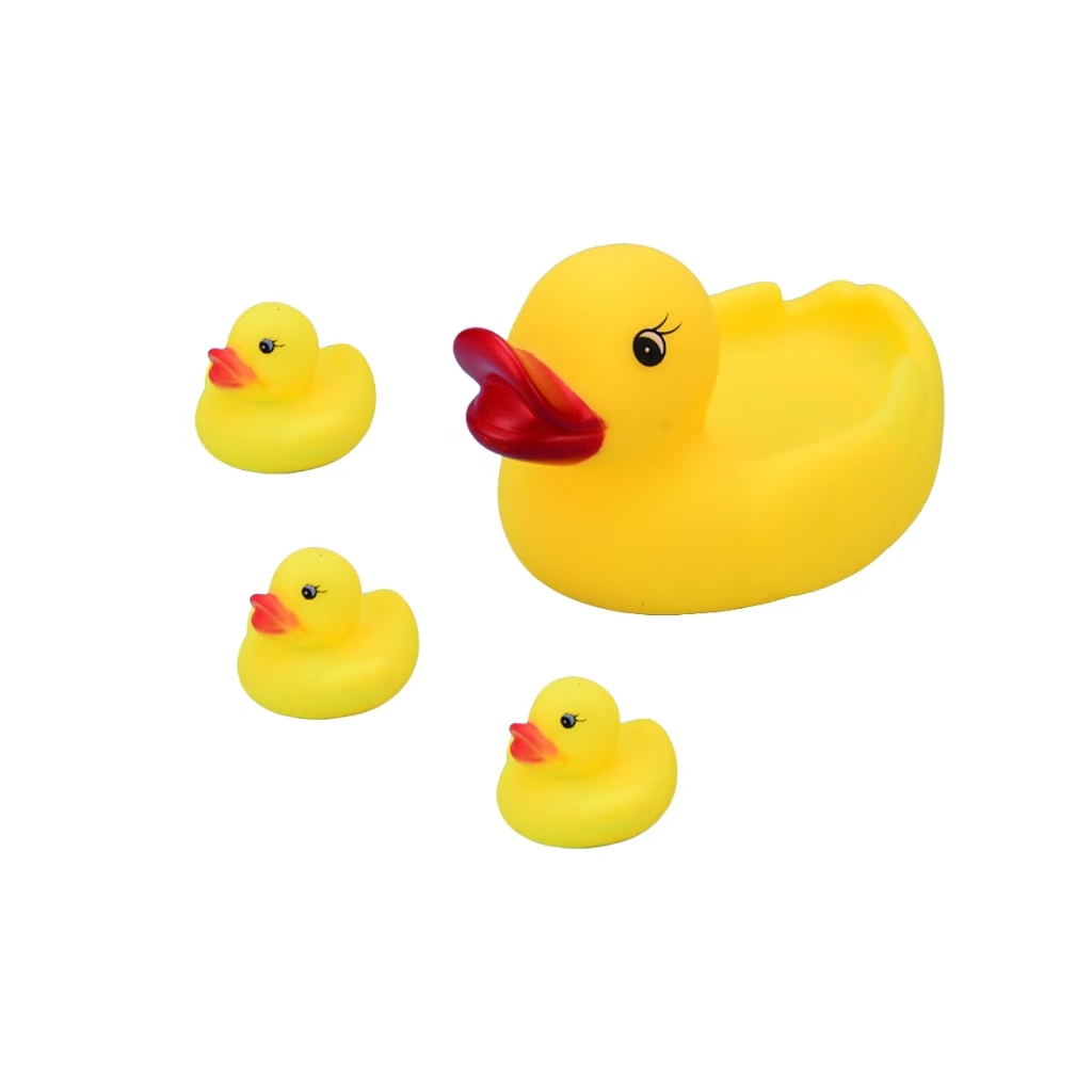 Pato mediano con tres patitos.