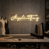 Enseigne de studio de mode avec lettres en acrylique givré rétroéclairées et corps en acier inoxydable pour affichage mural d'atelier de créateur