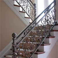 Rampe en fer forgé avec pont finition satinée et main courante de l'hôtel en divers matériaux, y compris l'acier, le bois PVC et le laiton