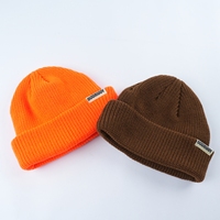 Bonnet en tricot avec logo brodé, bonnet en tricot avec étiquette tissée, bonnet avec logo personnalisé