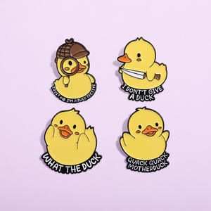 Spille animali divertenti personalizzate con lettere di anatra in metallo e smalto distintivo regalo per bambini - Product Image 3