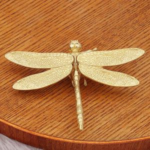 Escultura de Insecto Vintage - Figura de Libélula de Latón Macizo con Alas Móviles para Decoración del Hogar y Regalo Coleccionable - Product Image 3