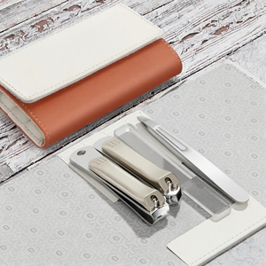 Kit de manucure et pédicure portable en cuir, avec coupe-ongles métalliques, bâtonnet à cuticules et lime à ongles, pour les soins DIY en voyage - Product Image 2