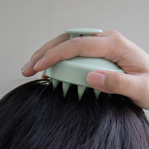 Masajeador de Cuero Cabelludo de Paja de Trigo de Marca Privada de Venta Caliente con Desenredante para el Cabello - Product Image 5