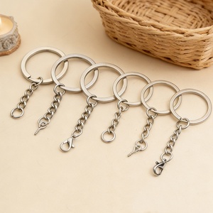 Accessoires en gros en vrac : Porte-clés avec vis à œil de mouton, anneau de clé métallique fendu avec chaîne pour la fabrication de jouets et de bijoux - Product Image 3