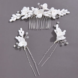 Ensemble de pinces à cheveux élégantes faites à la main en pâte polymère avec fleurs, perles de cristal, comprenant un peigne et des épingles pour mariée, idéal pour les mariages et banquets - Product Image 1
