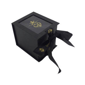 Caja de vela plegable con cierre de cinta negra romántica personalizada, ventana de PVC de lujo, embalaje de papel elegante, cinta negra para eventos románticos - Product Image 3