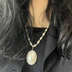 Collier élégant avec pendentif en perle d'eau de mer elliptique, plaqué or, incrusté de zircone, grande taille, thème Conte de fées d'automne - Product Image 4