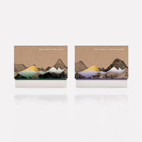 Boîte d'emballage de bonbons en forme de pyramide unique exquise avec insert tactile de qualité alimentaire pour le camping de mariage de célébration.