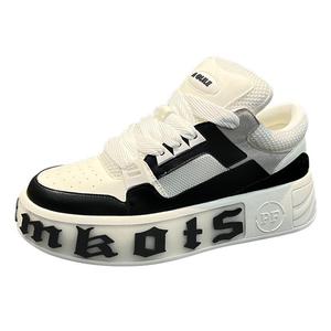 Zapatos para caminar informales con estilo para hombre, a la moda diseño de letras, suela cómoda de Pu, aumento de altura, atractivo Campus, invierno y primavera - Product Image 1