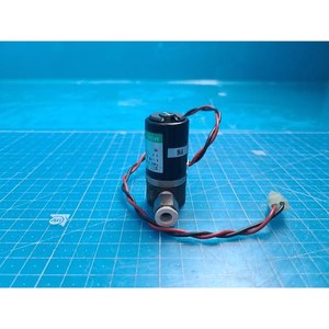 Vanne solénoïde CKD USB3-6-3-OJ à 3 ports, utilisée comme pièce détachée pour équipement semi-conducteur d'époque - Product Image 2