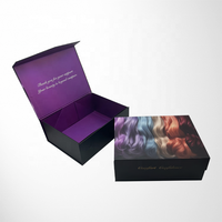 Boîte d'emballage cadeau de luxe pour mèches de cheveux avec logo personnalisé, doublure en éponge, carton rigide recyclable pour perruques et extensions
