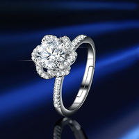 Perhiasan Perak Sterling 925 Bentuk Bunga Custom 18k VVS1 1ct Moissanite Diamond Cincin Tunangan yang Dapat Disesuaikan untuk Wanita