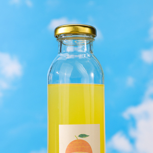 Bottiglia in Vetro Trasparente da 350ml con Tappo in Metallo Dorato per Succhi Spremuti a Freddo, Frullati, Tè al Latte, Design Ermetico e Antigoccia - Product Image 3