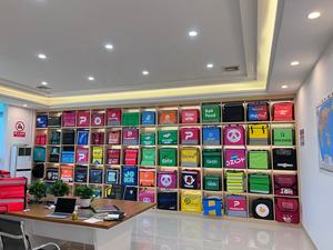 Venta al por mayor bolsa térmica impermeable con aislamiento bolsa de entrega de alimentos capas de calentamiento de pizza experto en pantalla con portavasos - Product Image 6