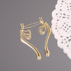 Orecchini a Perno con Linee Metalliche Irregolari e Effetto Rugoso, Gioielli Geometrici Audaci per Donne, Uso Quotidiano, Outfit da Festa, Regalo - Product Image 6