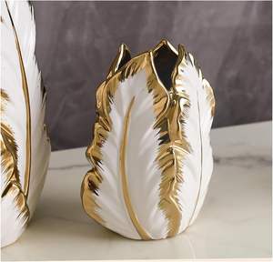 Venta al por mayor de lujo nórdico moderno esmaltado plátano hoja de plátano hogar Hotel decorativo negro blanco y oro jarrón de cerámica para flor - Product Image 4