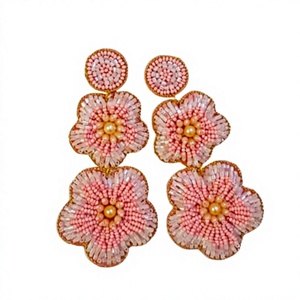 Boucles d'oreilles pendantes de haute qualité en forme de fleur, plaquées or, perles, style bohème, élégantes, fantaisie, bijoux de fête, cadeaux pour femme - Product Image 1