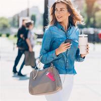 Porte-clés mini tasse décorée de fleurs, pendentif gobelet rose vif, breloque de sac tendance pour femmes et filles, porte-clés fleur