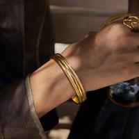 Bracelet jonc plaqué or pour femme, usage quotidien, bijoux raffinés, design de ligne sous marque privée sous licence