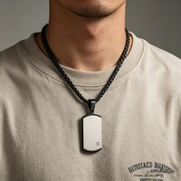 Collier pendentif carré en acier inoxydable incrusté de cristaux, bijou de cou minimaliste étanche style hip-hop pour homme, idéal pour le quotidien et les cadeaux