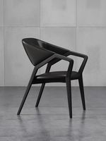 Chaise de salle à manger en cuir moderne italienne avec accoudoirs et dossier de style scandinave, écologique et durable pour le mobilier de maison - Vente en gros