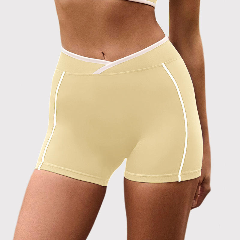 กางเกงขาสั้นสีเหลือง