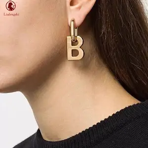 Francés de moda Retro hipoalergénico chapado en oro de latón alfabeto inicial B pendiente oro Color desmontable grande letra B pendientes