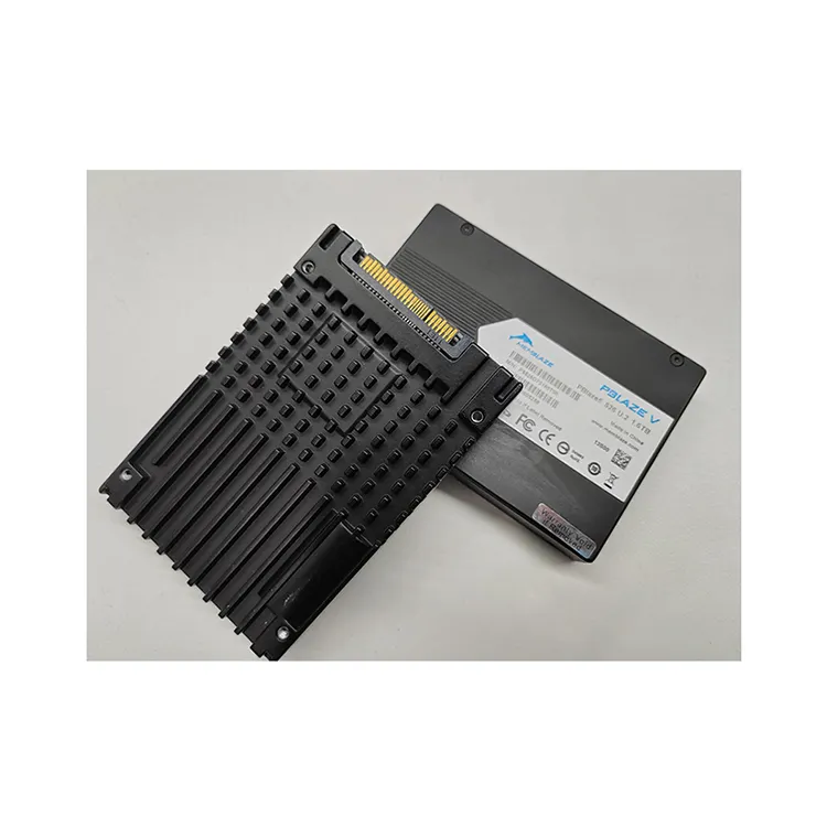 PBlaze5 526 multifungsi menampilkan NVMe SSD PCIe 3.0 NVMe SSD PCIe 3.0 PBlaze5 526 SSD