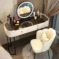 Coiffeuse de chambre à coucher avec panneau massif, éclairage intégré et rangement compact pour petits appartements