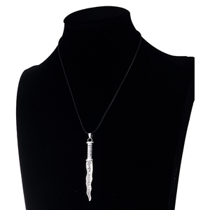 Collier de mode Blanche-Neige, pendentif vintage en forme de poignard du Nain Rumpelstiltskin, en alliage de zinc plaqué argent antique, avec chaîne en corde - Product Image 3